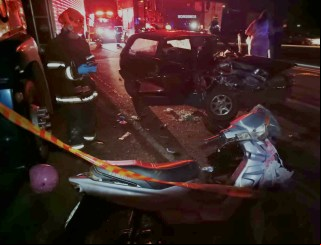 Acidente entre caminhão, carro e moto deixa três feridos na Rodovia Faria Lima, em Colômbia