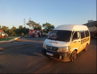 Motociclista fica gravemente ferido em acidente com van escolar entre Colômbia e Barretos