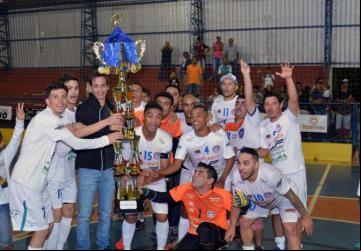 Equipe do Colômbia Futsal Clube comemorando a vitoria do time - Foto: Leandro Joaquim 