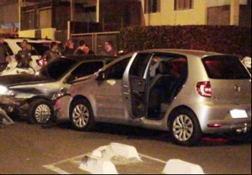 Gol em que estavam os suspeitos colidiu com um Fox na avenida Quito Stamato - Foto: Ronaldo Moura