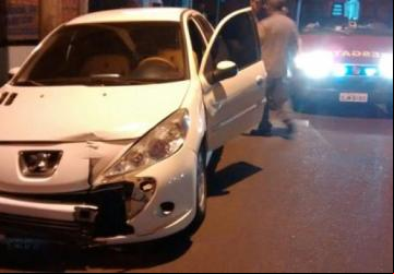 Homem ingeriu bebida alcoólica com medicamentos e destruiu placa de sinalização - Foto: Divulgação 