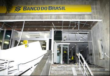 Criminosos explodiram duas agências bancárias nesta quarta-feira (11) em os (MG) - Foto: Helder Almeida
