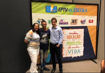 Prefeito Endrigo Bertin com o aluno João Guilherme em Ribeirão Preto - Foto: Portal NC