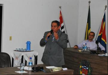 Adelmo Nozaki após ser eleito o novo presidente do legislativo. - Foto: Marcos Antônio 