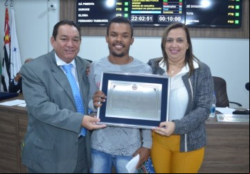 O atleta recebeu o título de cidadão colombiense - Foto: Portal NC