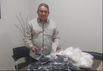 Adelmo Nozaki compra máscaras para distribuição - Foto: Portal NC
