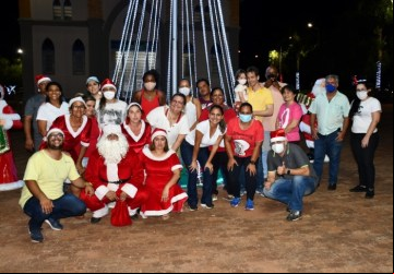 Prefeitura entrega presentes de Natal para crianças - Foto: Portal NC