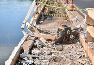 Grade de proteção da ponte do Rio Grande é danificada - Foto: Portal NC