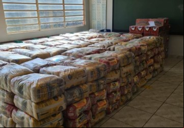 Prefeitura retoma entrega de kits de alimentação escolar - Foto: Prefeitura de Colômbia