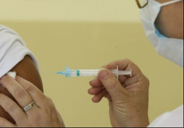 Prefeitura anuncia primeira dose de vacina para pessoas acima de 18 anos - Foto: 
