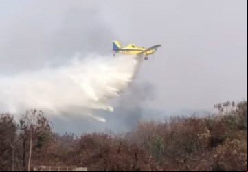Produtores alugam avião agrícola para combater incêndio em Colômbia - Foto: 