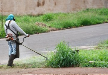 Prefeitura realiza roçagem de terrenos e espaços públicos - Foto: 