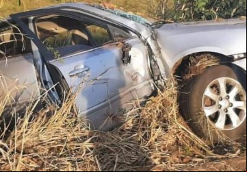 Motorista sai da pista e colide em arvore ao tentar desviar de buracos na BR-364 - Foto: 