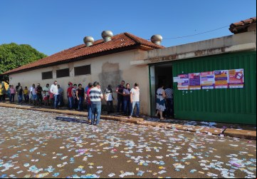: Manhã de eleições em Colômbia é marcada por filas.