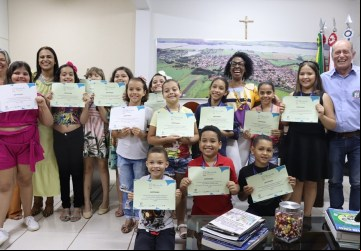 : Finalistas da Olimpíadas Mirim de Matemática são homenageados pelo prefeito de Planura .