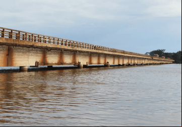 : Nível do Rio Grande sobe mais uma vez e volta a oferecer risco de interdição à ponte.