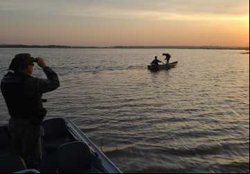 : Pescadores são multados por pescar com redes em local proibido em Colômbia.