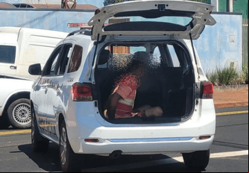 : O suspeito foi flagrado pelos policiais dentro do quintal da casa - Foto: Portal NC.