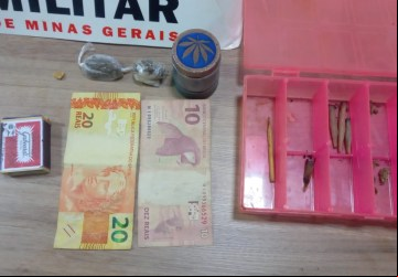 : Polícia Militar prende mulher por tráfico de drogas em Planura - Foto: PMMG.