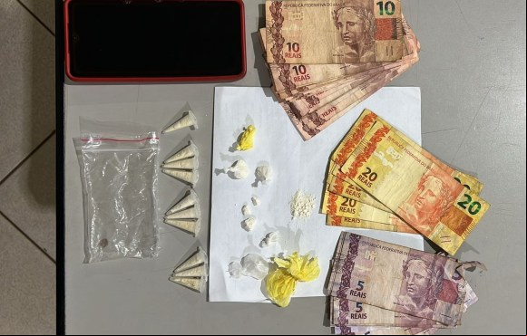 Polícia Militar prende dois homens por tráfico de drogas durante a madrugada em Colômbia